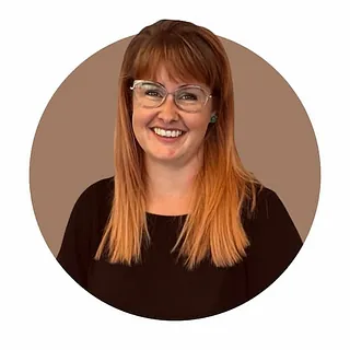 Kiki, elevansvarlig og frisør hos MBS